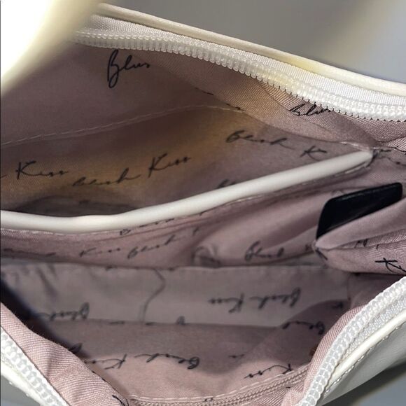 Elegant white faux leather Braided Handle Bag - Picture 8 of 9